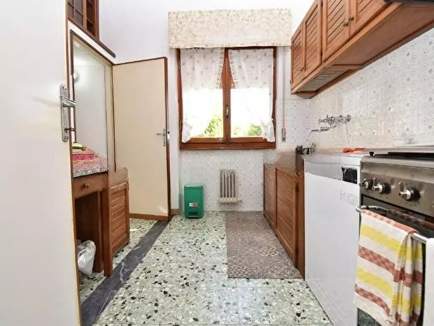 Immagine 4 di Villa in vendita  a Seravezza