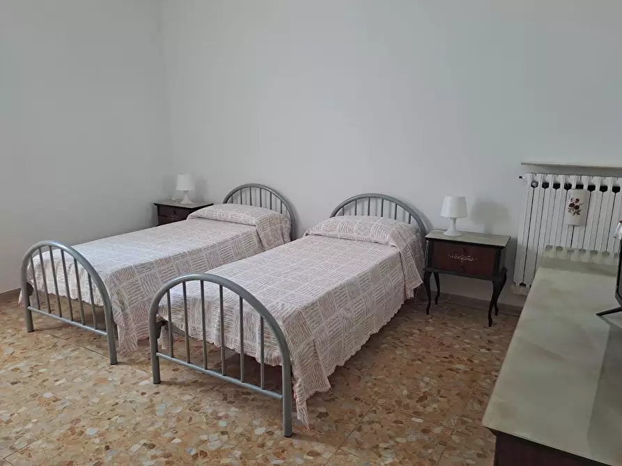 Immagine 15 di Appartamento in affitto  a Massa