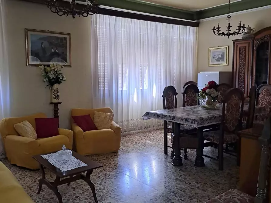 Immagine 8 di Appartamento in affitto  a Massa
