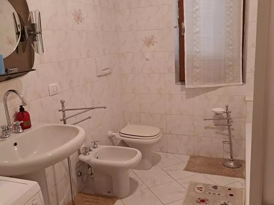 Immagine 19 di Appartamento in affitto  a Massa