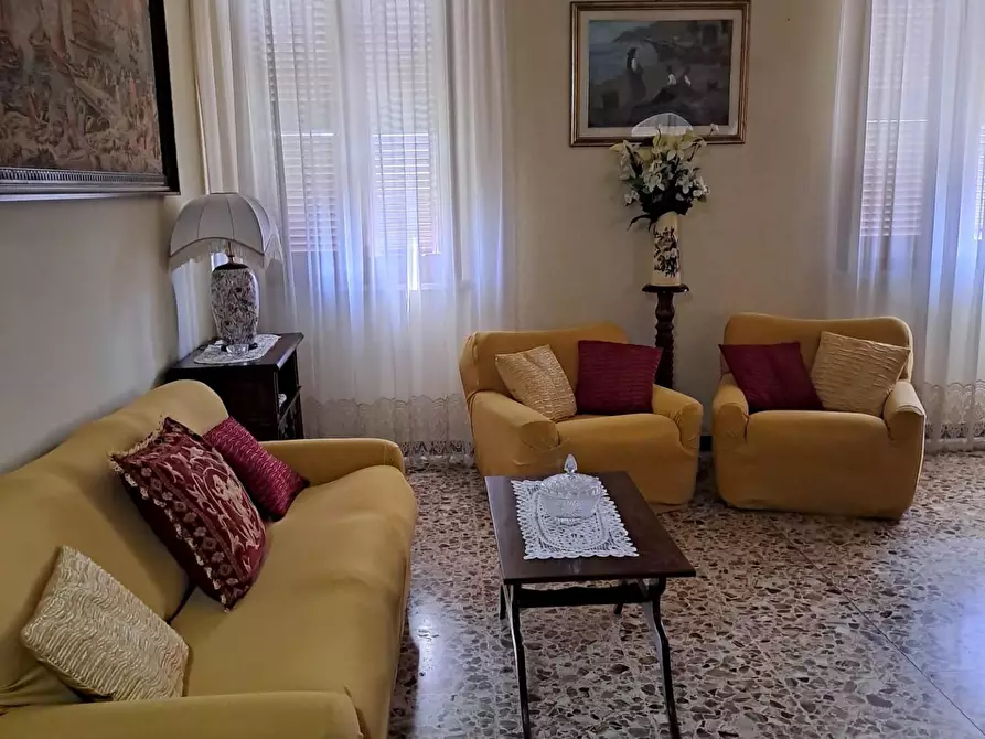 Immagine 5 di Appartamento in affitto  a Massa