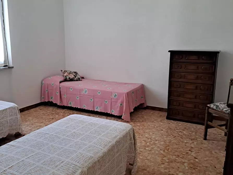 Immagine 13 di Appartamento in affitto  a Massa