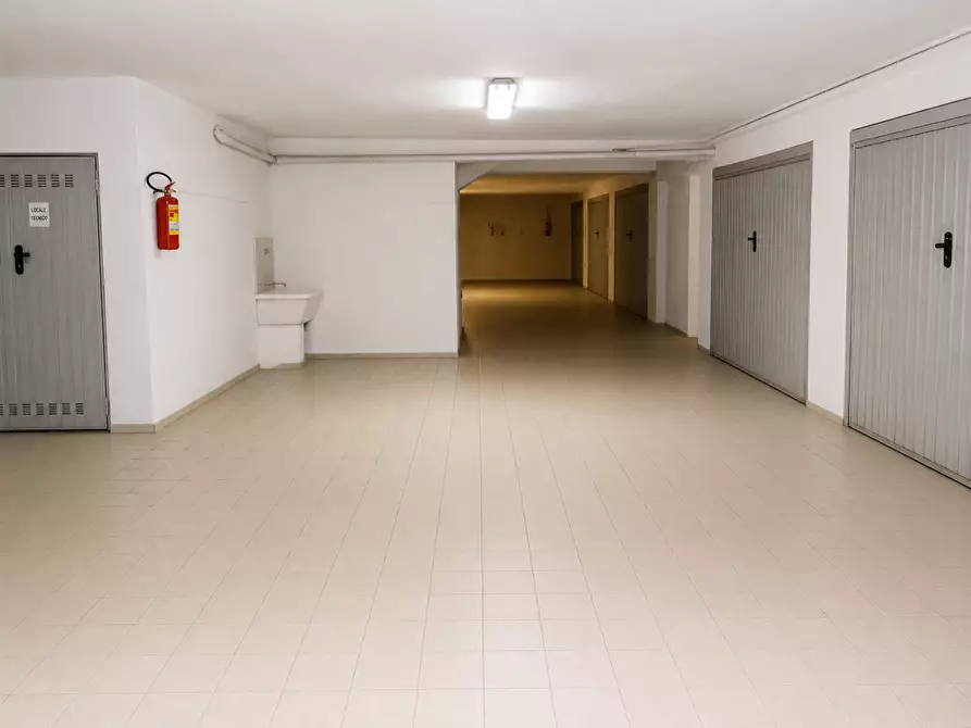 Immagine 47 di Mansarda in vendita  a Carrara