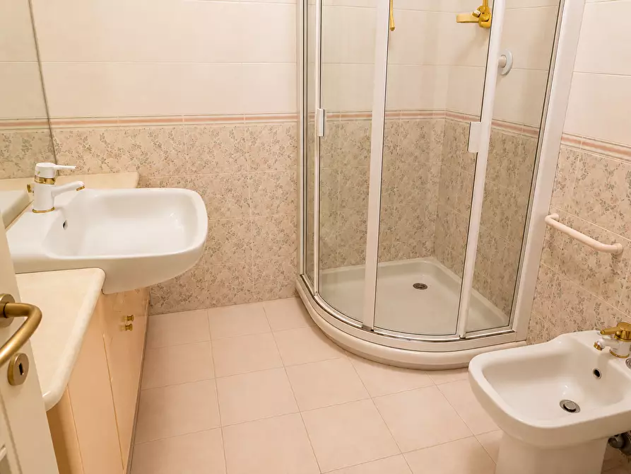Immagine 32 di Mansarda in vendita  a Carrara