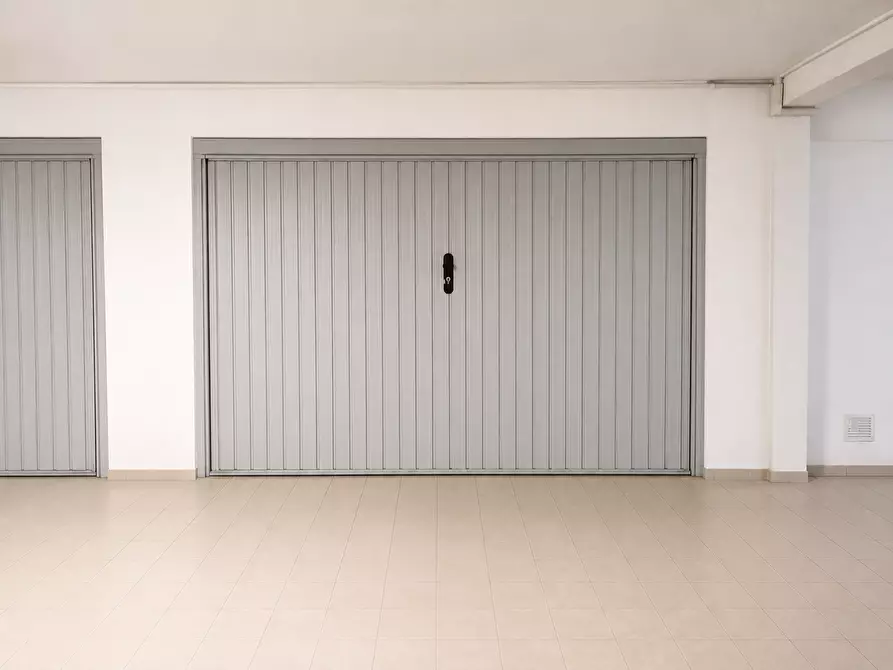 Immagine 48 di Mansarda in vendita  a Carrara