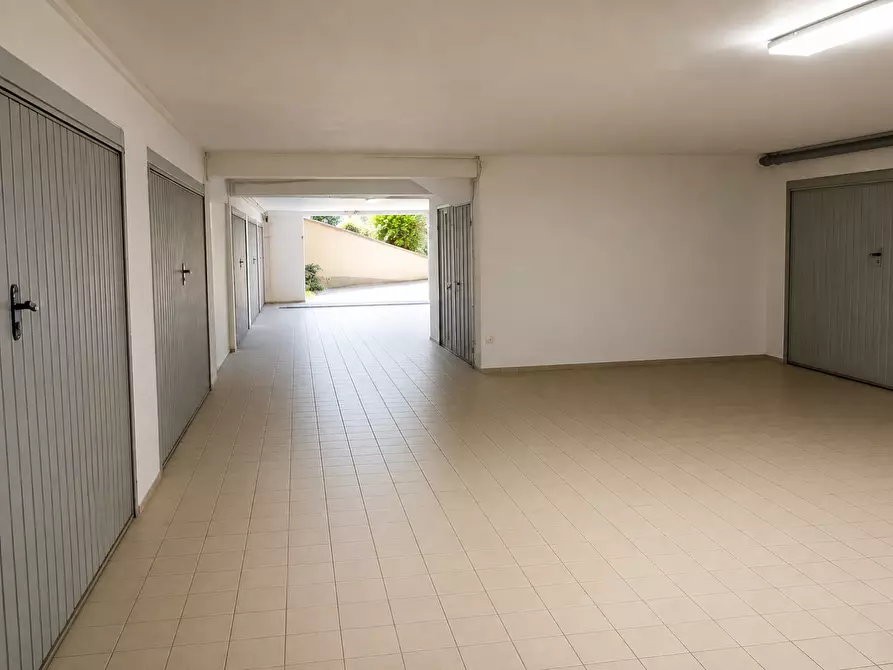 Immagine 50 di Mansarda in vendita  a Carrara