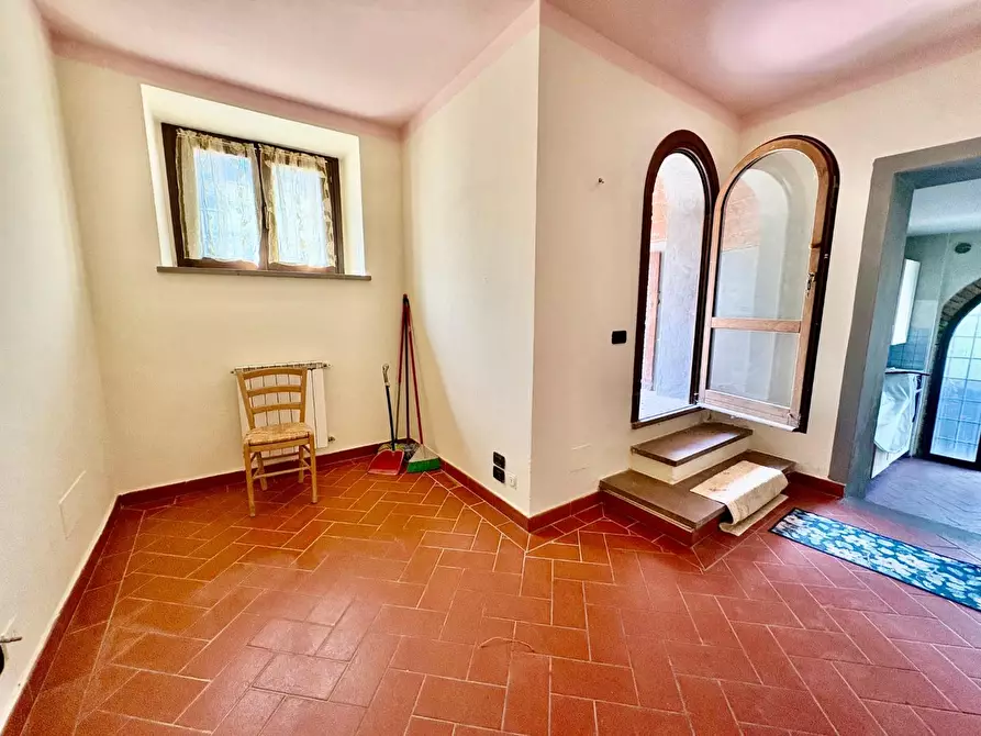 Immagine 11 di Casa colonica in vendita  a Gambassi Terme