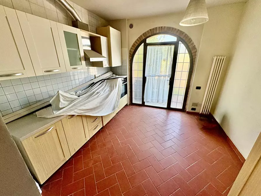 Immagine 5 di Casa colonica in vendita  a Gambassi Terme