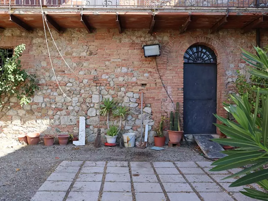 Immagine 2 di Porzione di casa in vendita  a Monteroni D'arbia