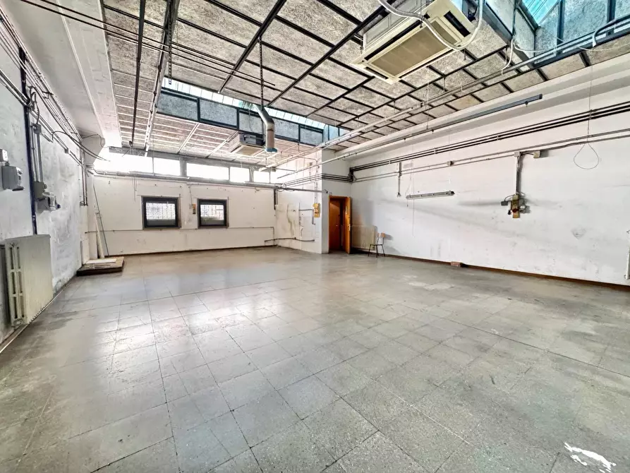 Immagine 1 di Laboratorio in affitto  a Arezzo