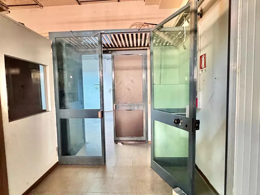 Immagine 3 di Laboratorio in affitto  a Arezzo