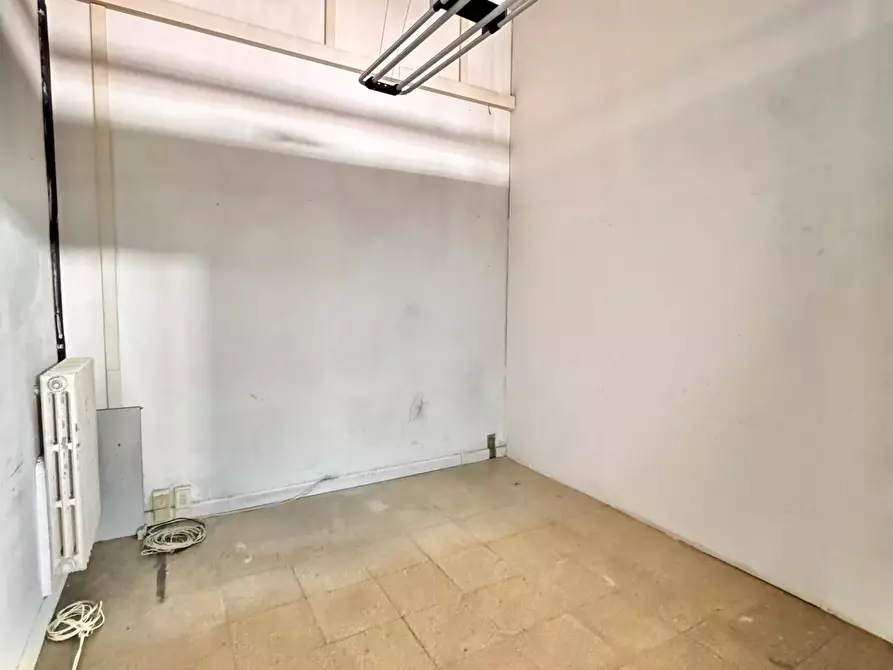 Immagine 4 di Laboratorio in affitto  a Arezzo