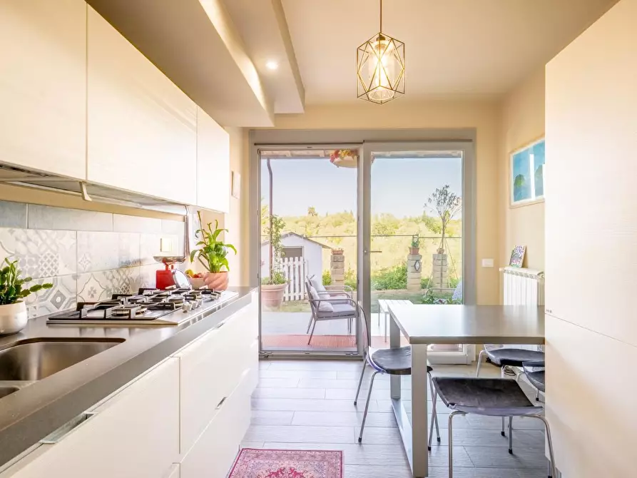 Immagine 10 di Villa in vendita  a Terricciola