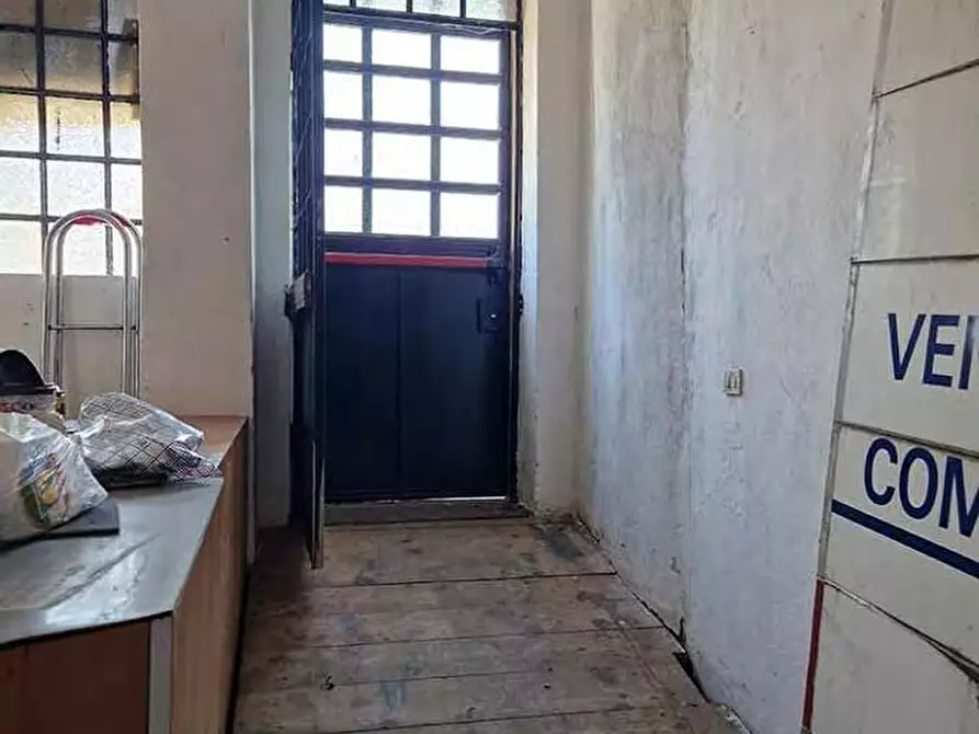 Immagine 19 di Negozio in vendita  a Nerviano