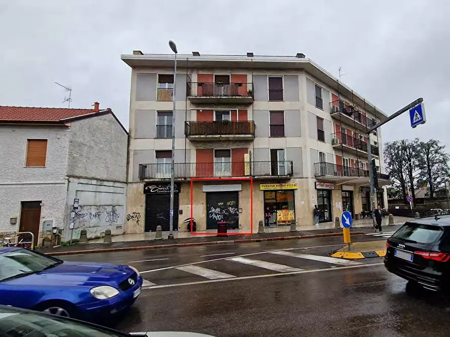 Immagine 1 di Negozio in vendita  a Nerviano