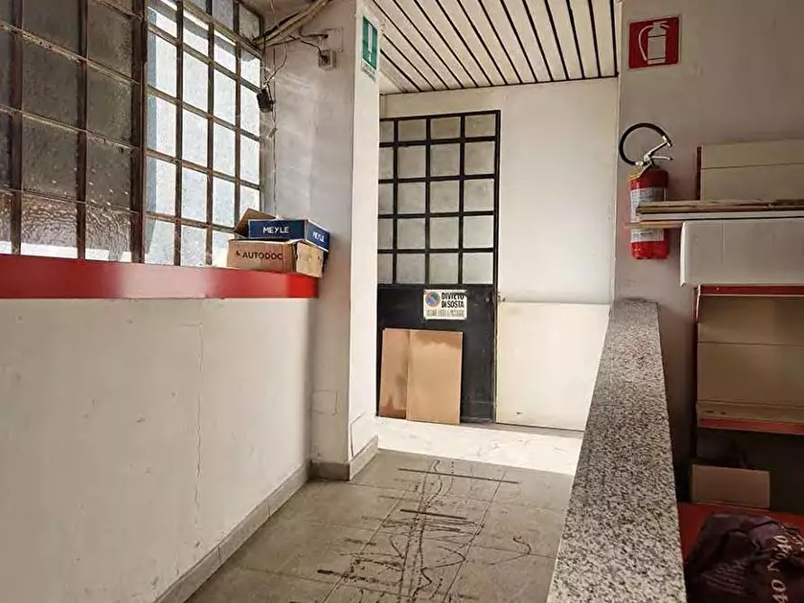 Immagine 3 di Negozio in vendita  a Nerviano