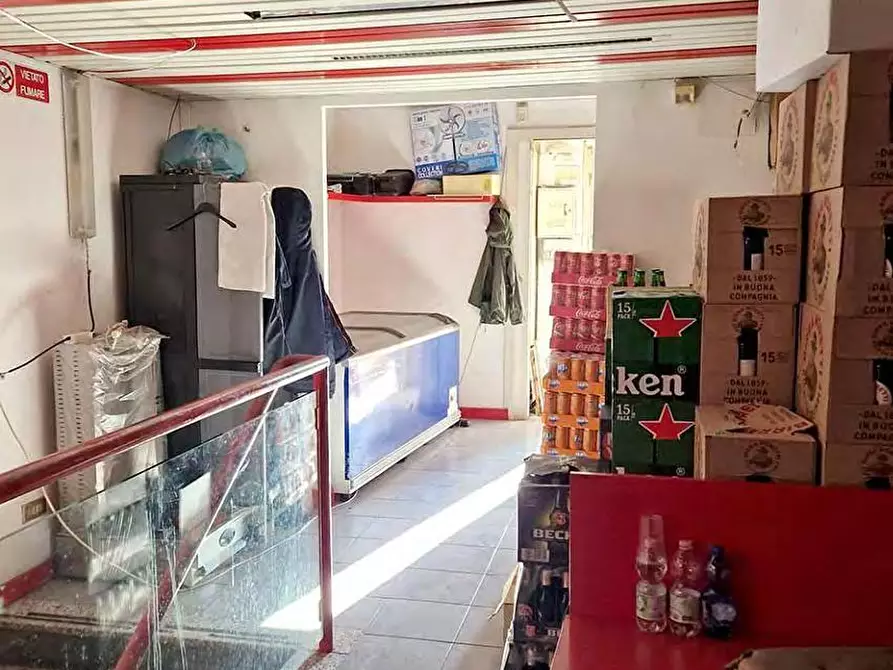 Immagine 11 di Negozio in vendita  a Nerviano