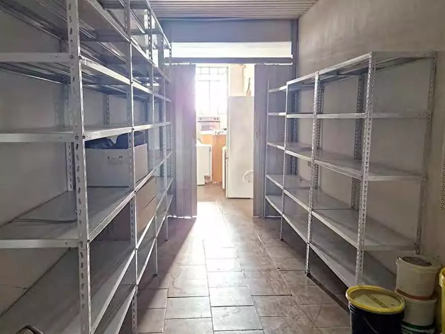 Immagine 12 di Negozio in vendita  a Nerviano