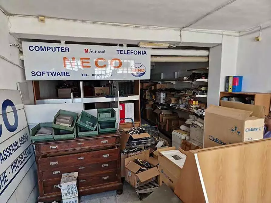 Immagine 22 di Negozio in vendita  a Nerviano