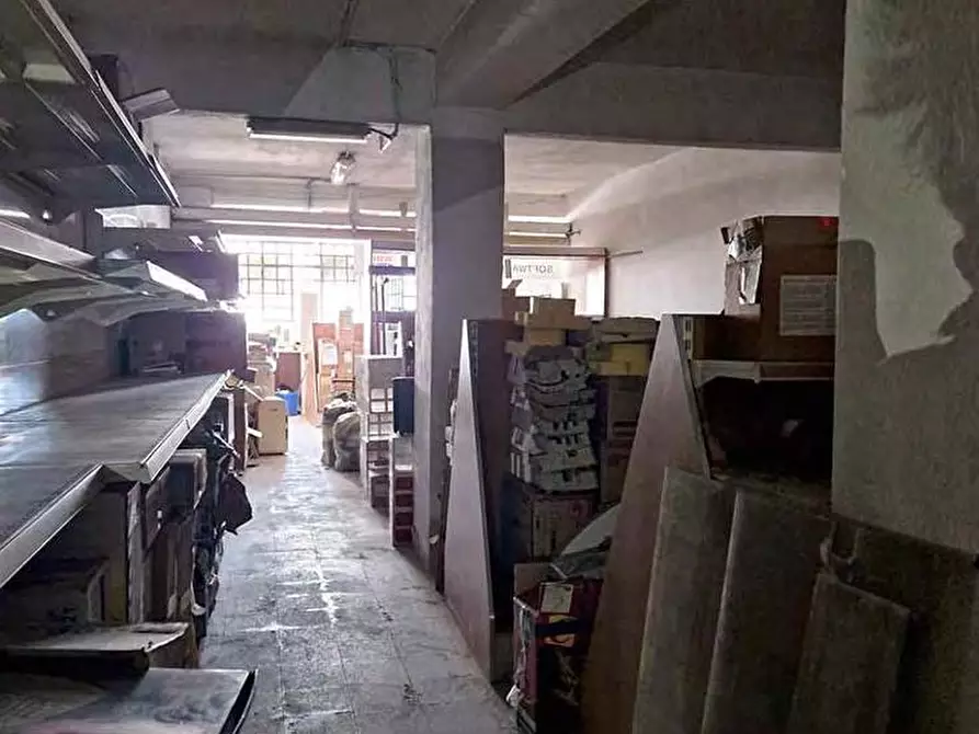 Immagine 21 di Negozio in vendita  a Nerviano