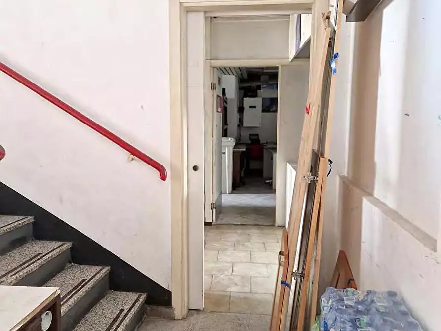 Immagine 7 di Negozio in vendita  a Nerviano