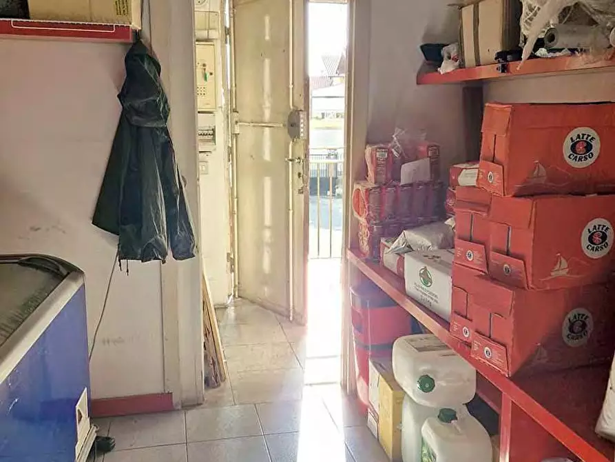 Immagine 16 di Negozio in vendita  a Nerviano
