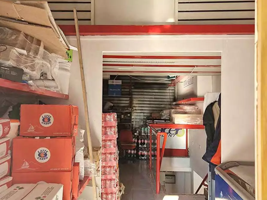 Immagine 13 di Negozio in vendita  a Nerviano