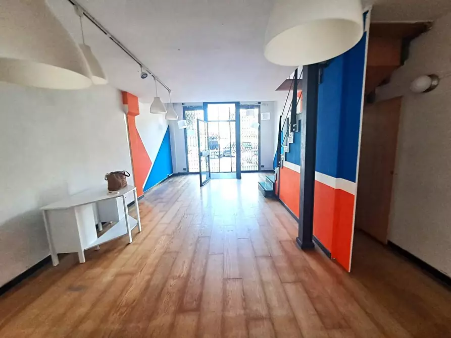 Immagine 7 di Locale commerciale in affitto  a Carrara