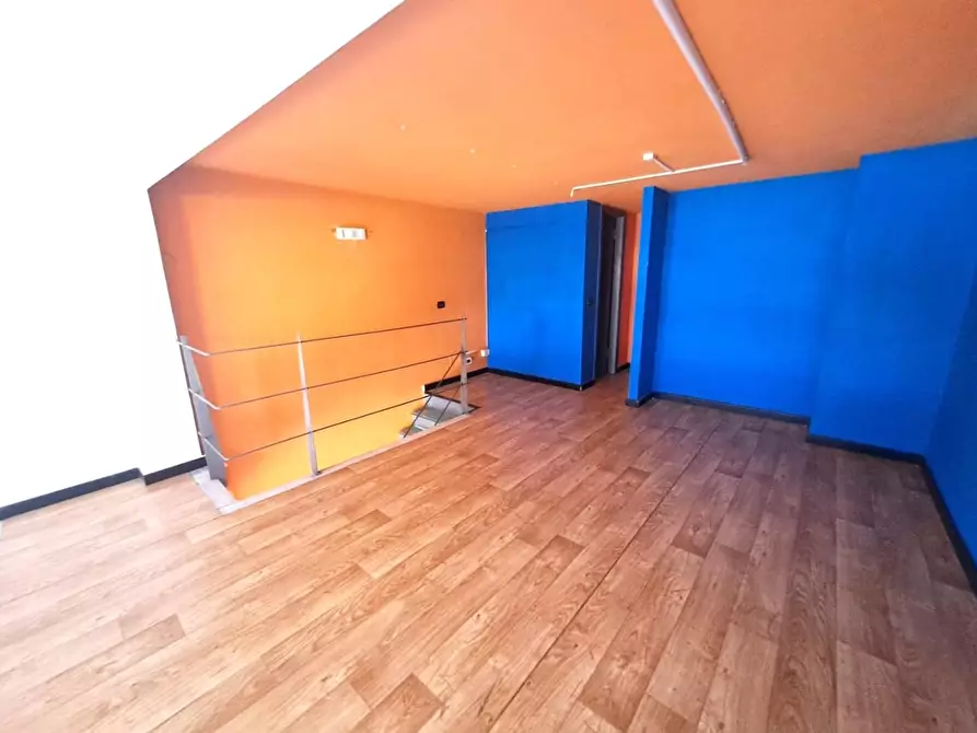 Immagine 12 di Locale commerciale in affitto  a Carrara