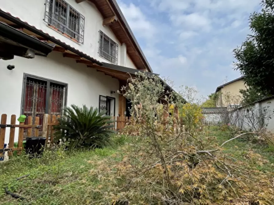 Immagine 3 di Villa in vendita  a Inveruno