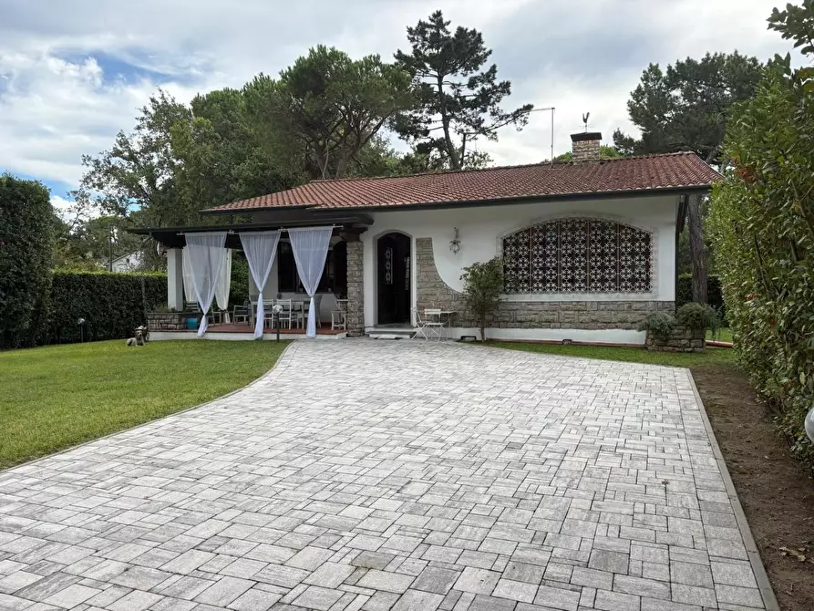 casa indipendente in vendita a Massa in zona Poveromo
