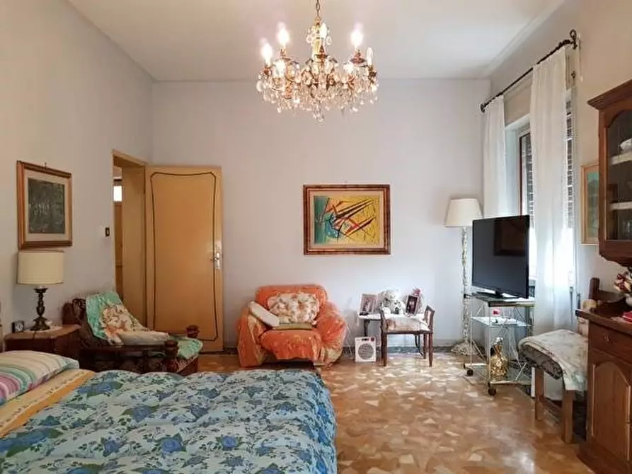 Immagine 18 di Villa in vendita  a Lucca