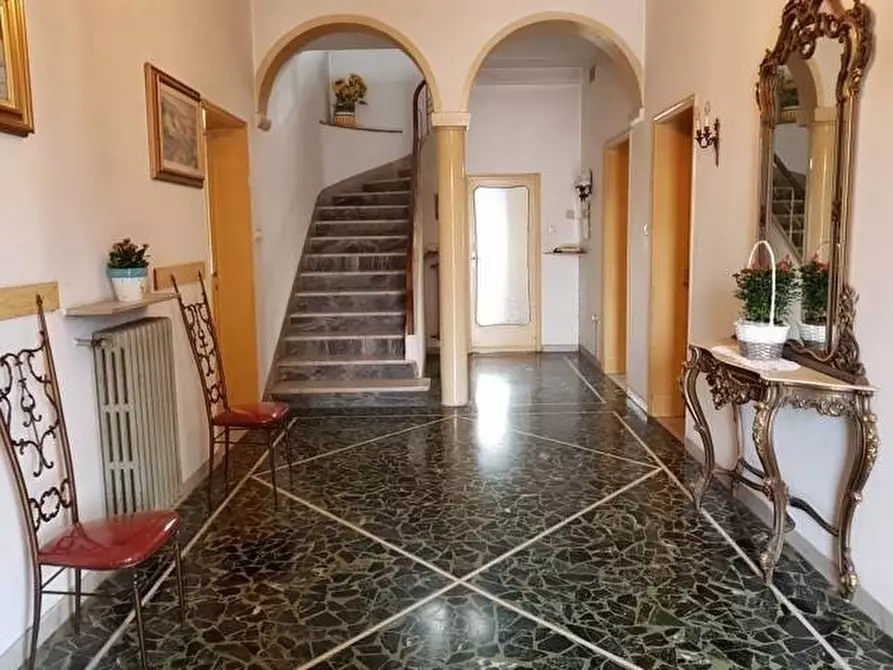 Immagine 6 di Villa in vendita  a Lucca