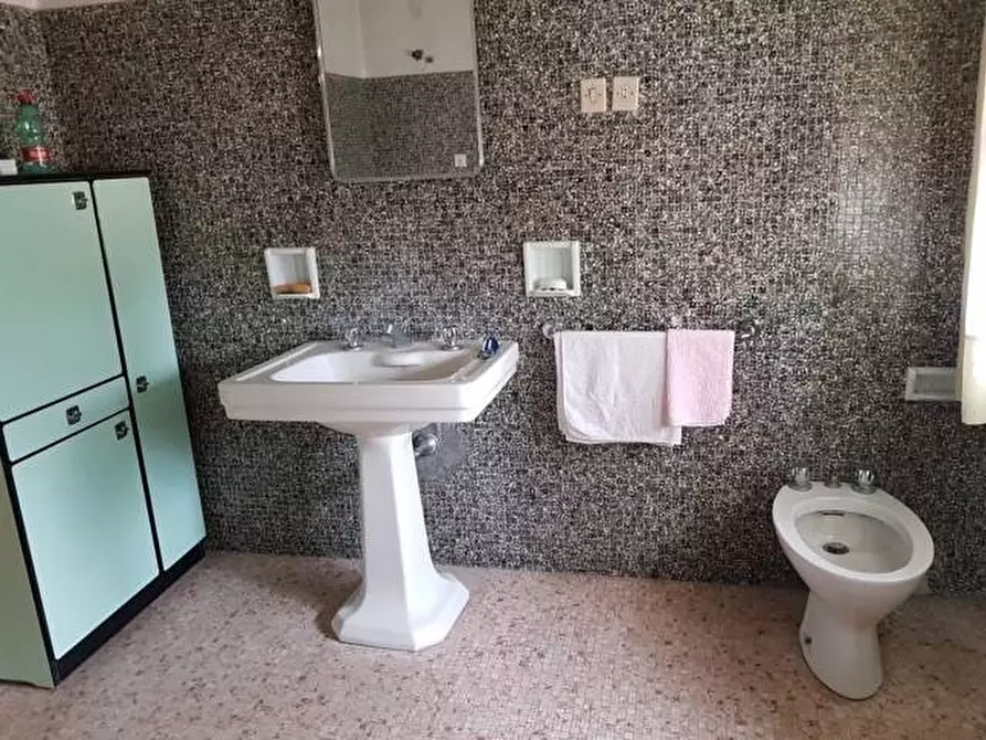 Immagine 20 di Villa in vendita  a Lucca