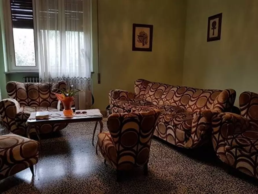Immagine 8 di Villa in vendita  a Lucca