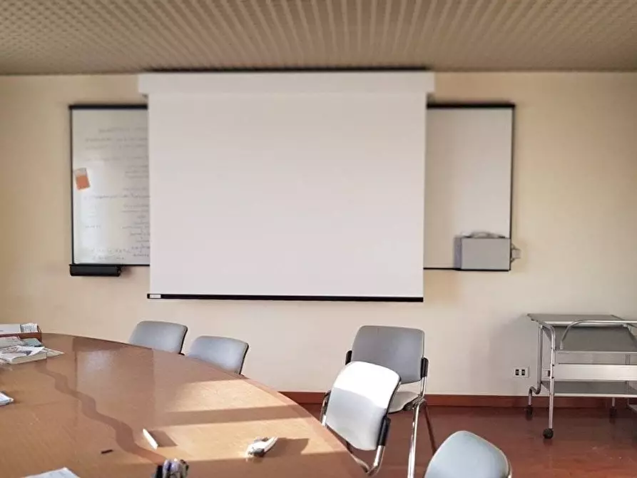 Immagine 2 di Capannone industriale in vendita  a Lucca