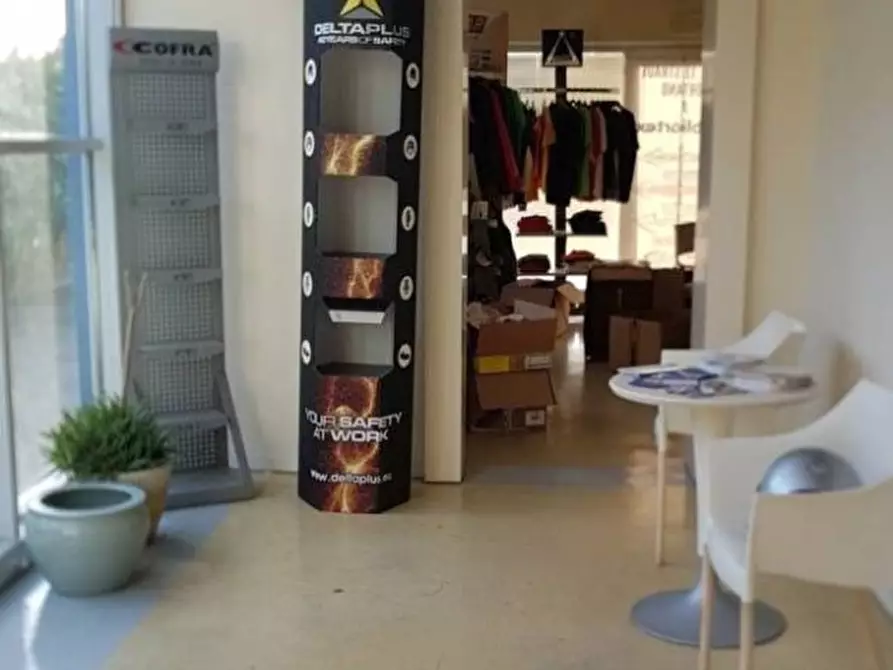 Immagine 3 di Capannone industriale in vendita  a Lucca