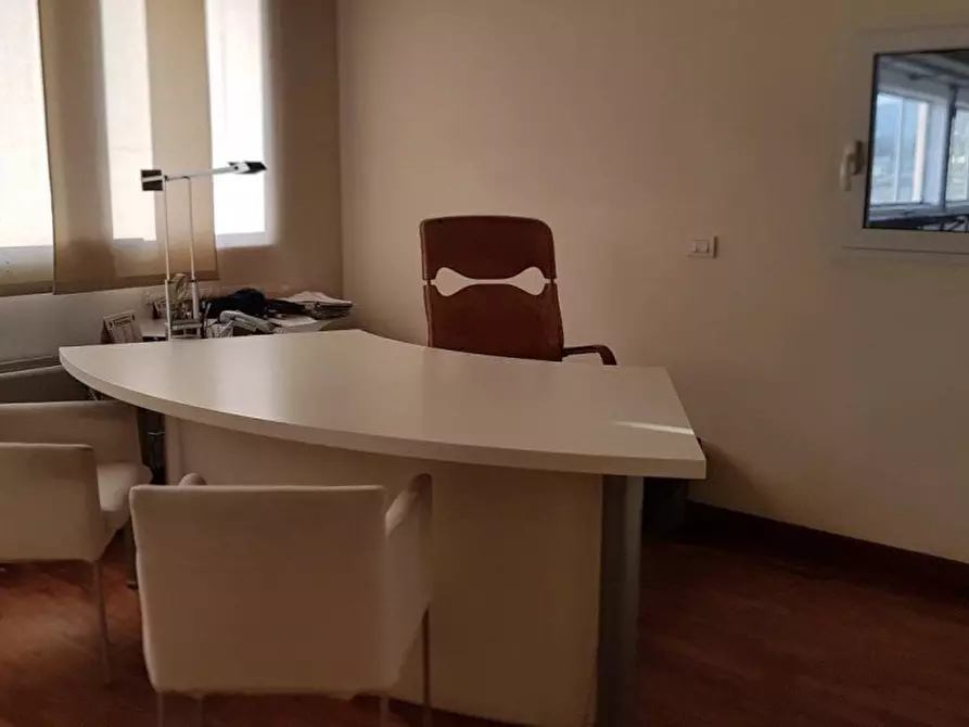 Immagine 13 di Capannone industriale in vendita  a Lucca