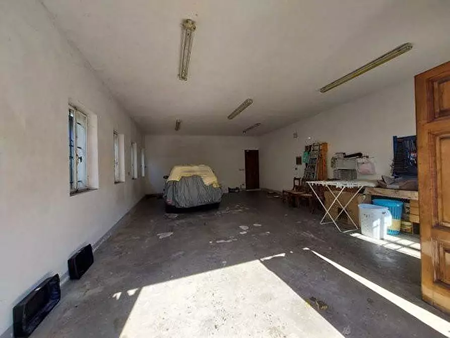 Immagine 19 di Villa in vendita  a Lucca