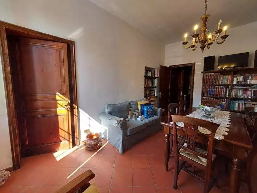 Immagine 11 di Villa in vendita  a Lucca