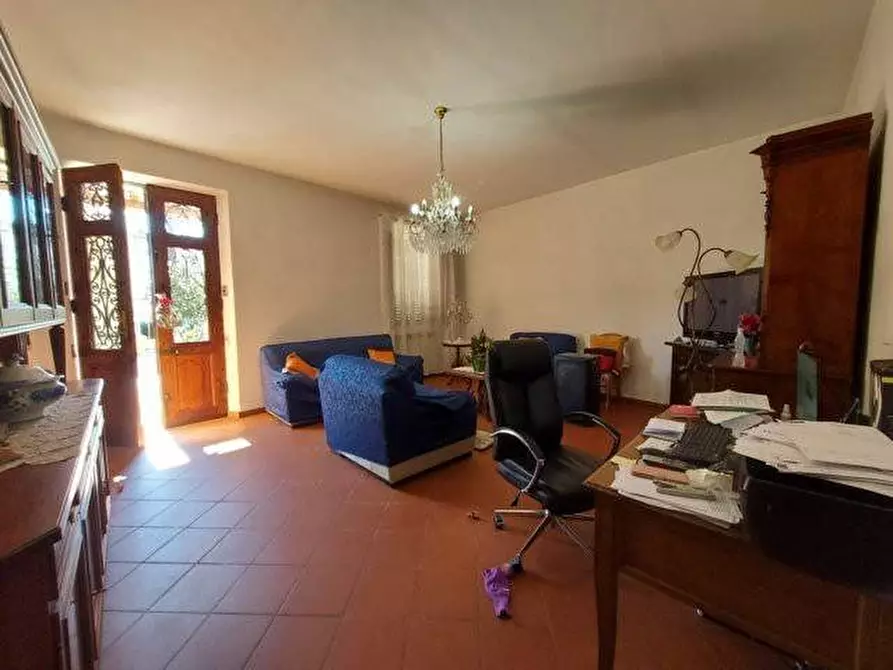 Immagine 6 di Villa in vendita  a Lucca