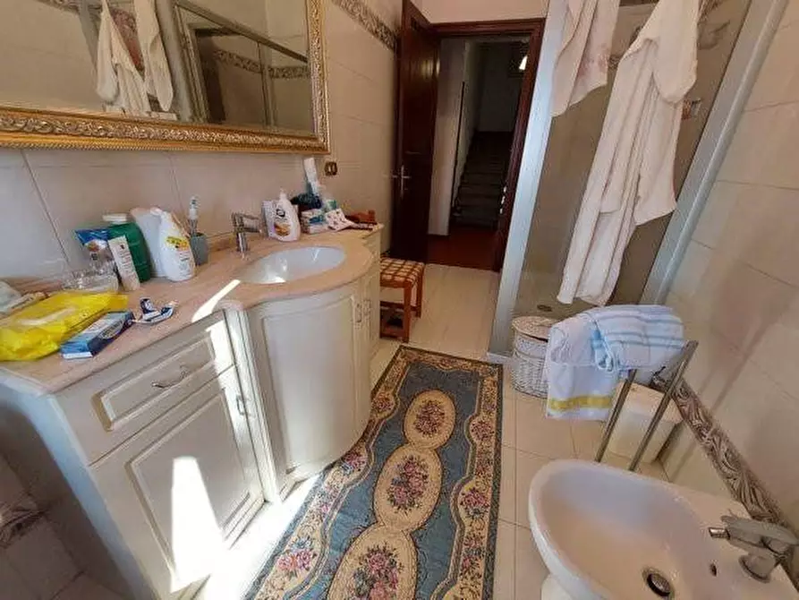 Immagine 17 di Villa in vendita  a Lucca