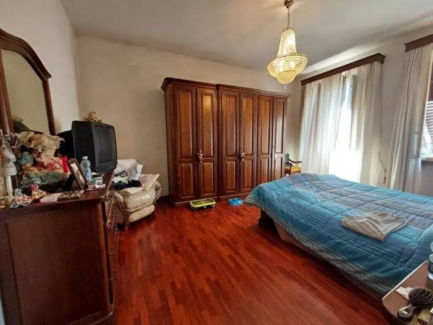 Immagine 13 di Villa in vendita  a Lucca