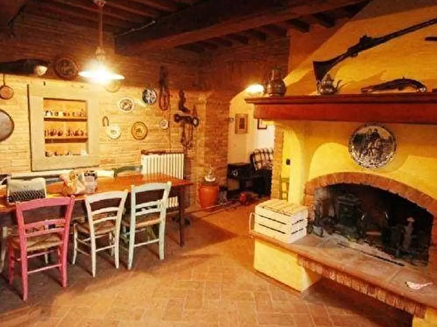 Immagine 11 di Rustico / casale in vendita  a Vinci