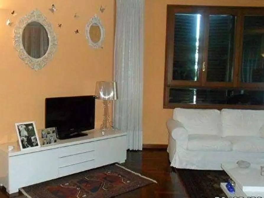 Immagine 4 di Villa in vendita  a Vinci