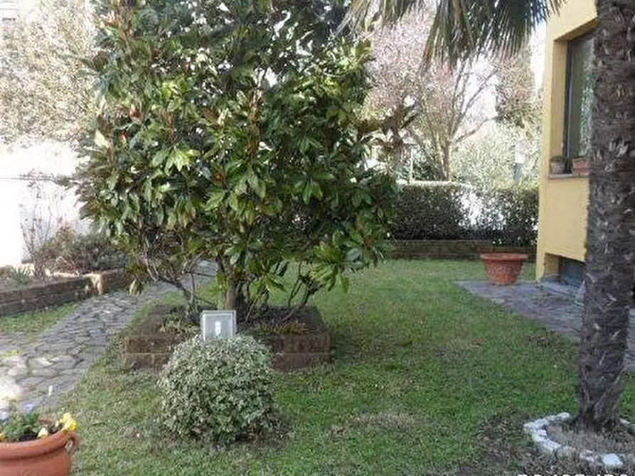 Immagine 10 di Villa in vendita  a Vinci