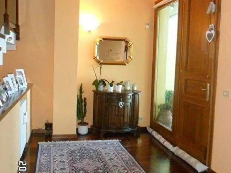 Immagine 2 di Villa in vendita  a Vinci