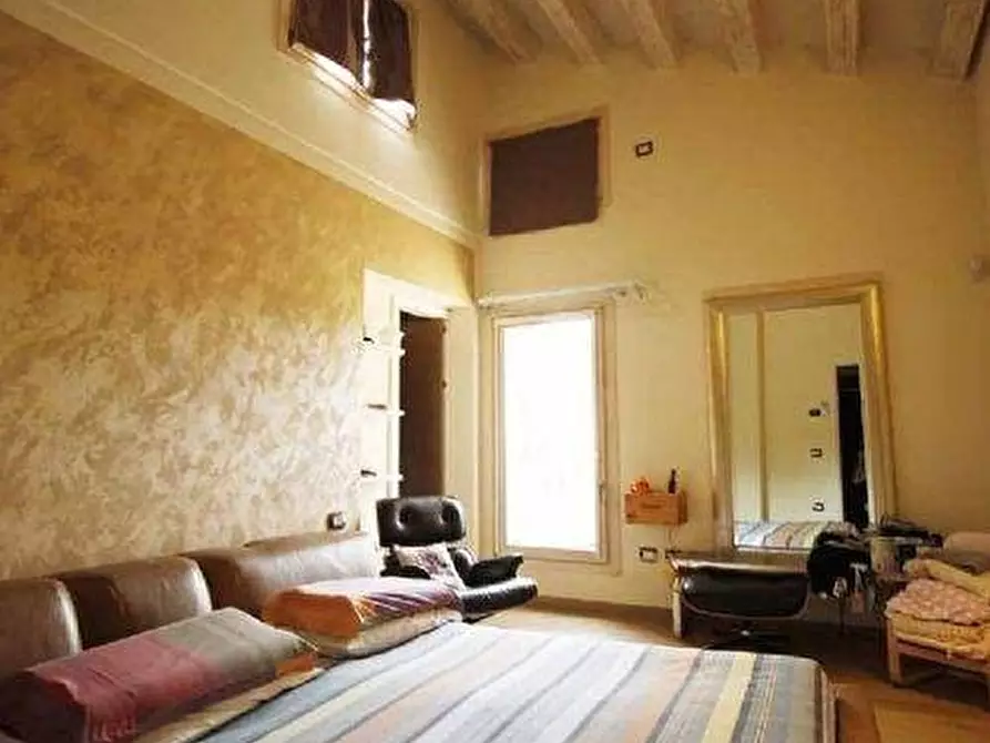 Immagine 14 di Casa colonica in vendita  a Vinci