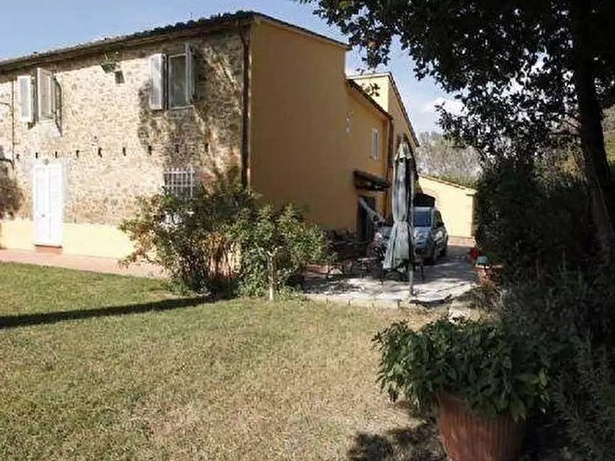 Immagine 2 di Casa colonica in vendita  a Vinci