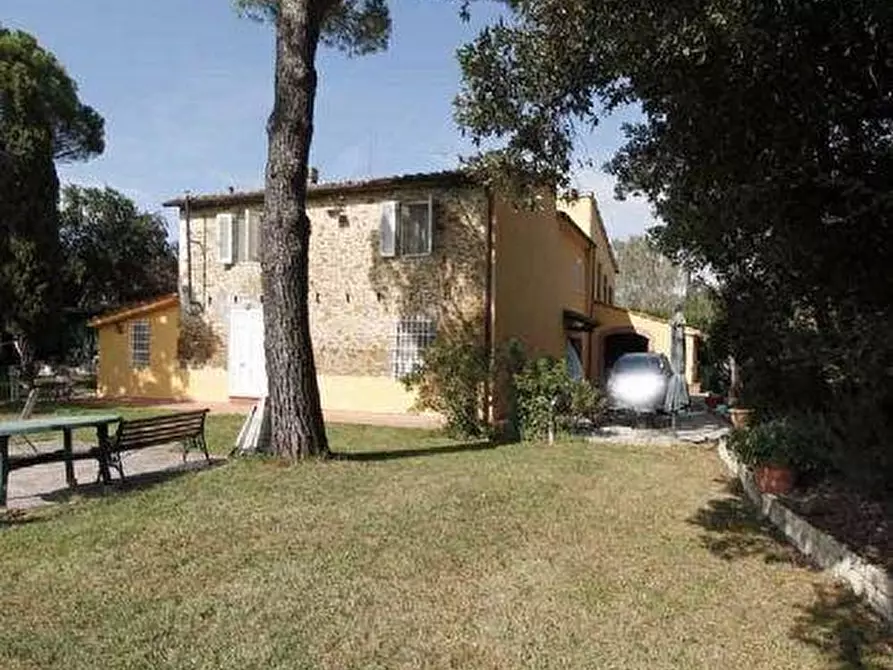 Immagine 3 di Casa colonica in vendita  a Vinci